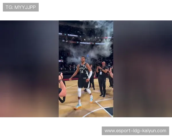 字母哥暴扣连串点燃看台激情，震撼全场