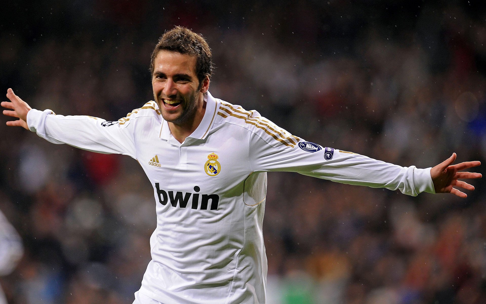 西甲巴萨主场战胜皇家社会，莱万表现突出助球队连胜，巴萨1_0莱万特